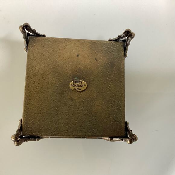 Sweet Romance Trinket Box - Picture 5 of 5